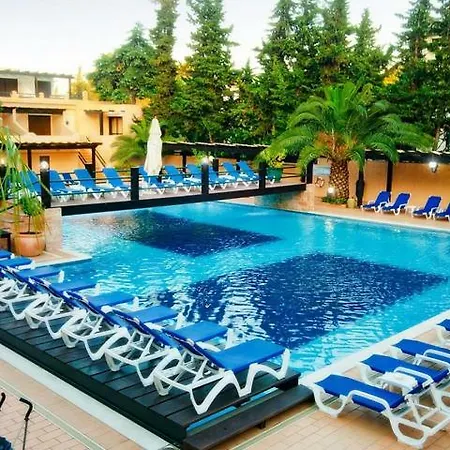 At A Sea View Top-floor Apt, 500 M From The Beach! شقة